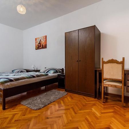 Apartments With A Parking Space Kastel Kambelovac, Kastela - 15480 Kültér fotó