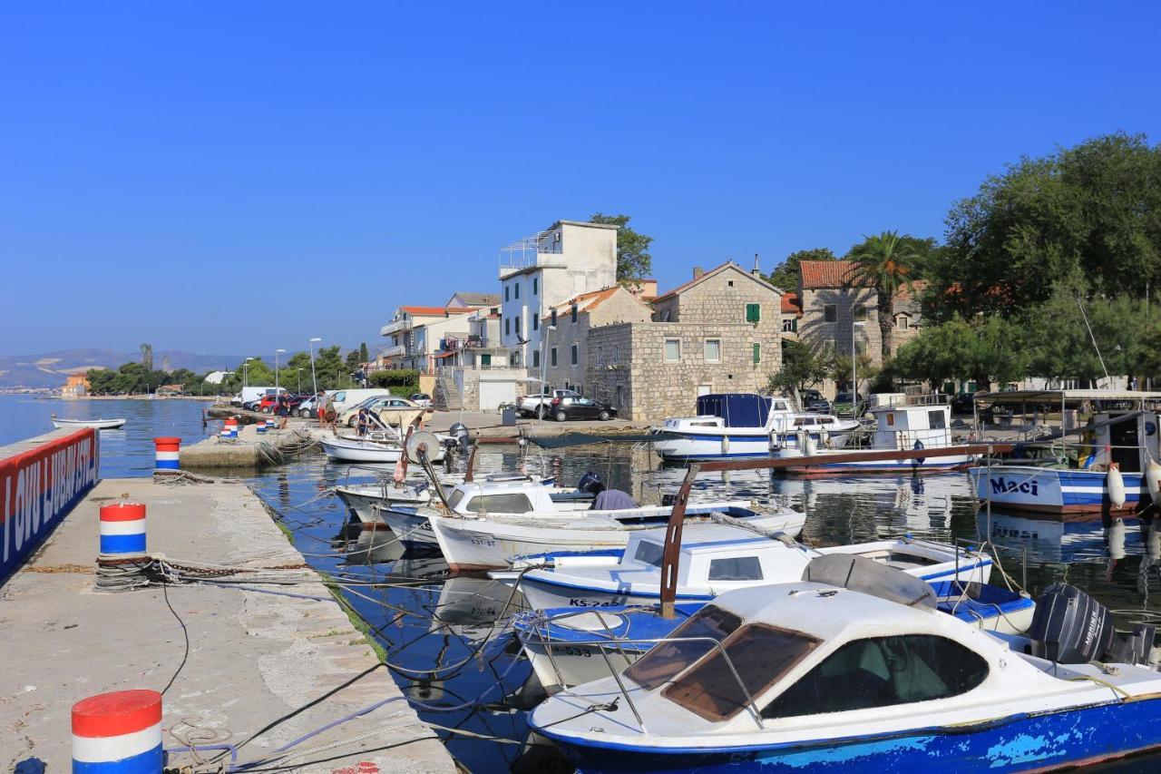Apartments With A Parking Space Kastel Kambelovac, Kastela - 15480 Kültér fotó