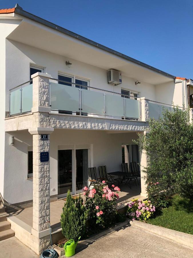 Apartments With A Parking Space Kastel Kambelovac, Kastela - 15480 Kültér fotó
