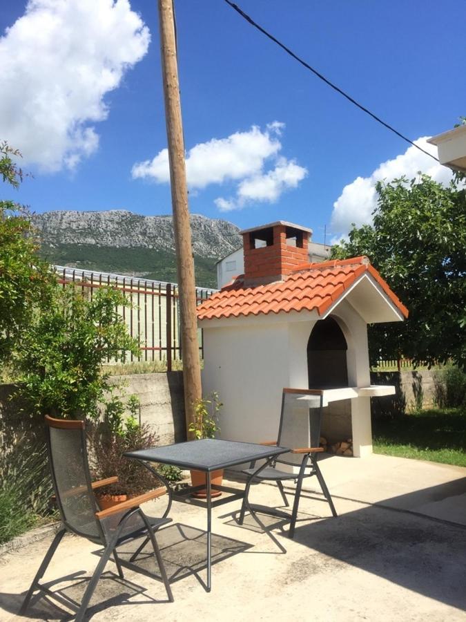Apartments With A Parking Space Kastel Kambelovac, Kastela - 15480 Kültér fotó